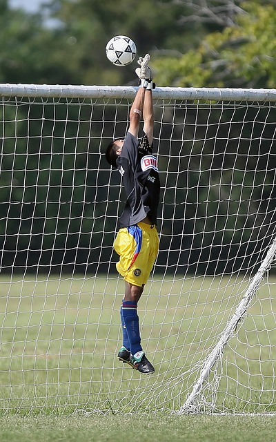 记者：一旦出售阿图尔或科斯蒂奇，尤文就将大幅提高对桑乔的报价.